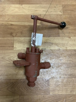 Кран затяжки крюка (кран дроссель) КС-45717.84.400